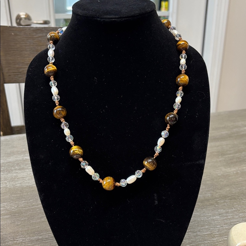 Elegant Tiger's Eye Crystal and Pearl Necklace